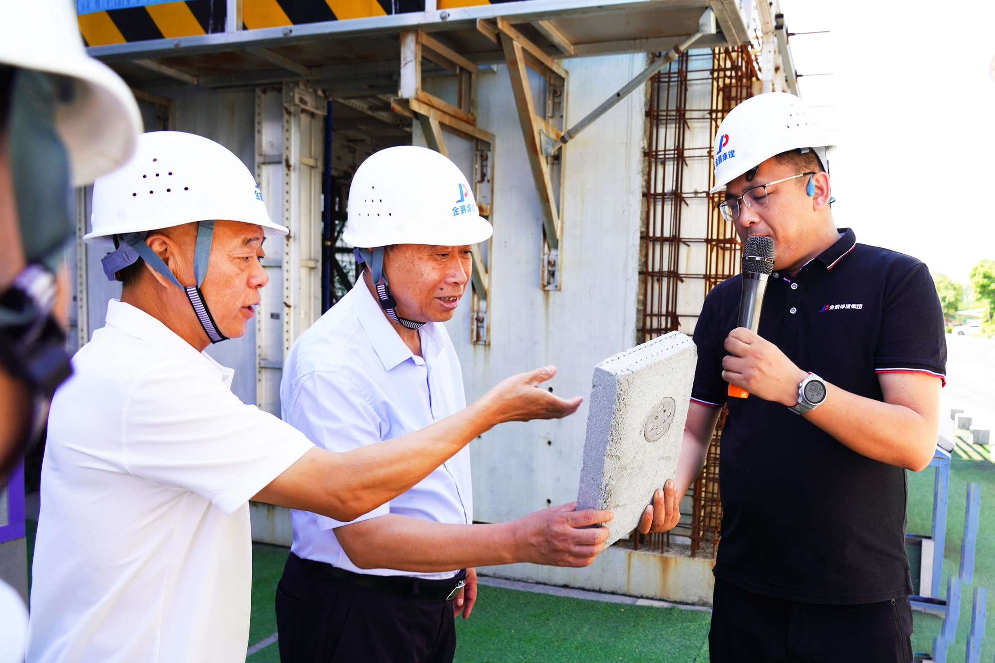 江蘇省建筑業(yè)行業(yè)協(xié)會(huì)、建筑產(chǎn)業(yè)現(xiàn)代化促進(jìn)會(huì)等專家領(lǐng)導(dǎo)蒞臨金鵬考察調(diào)研